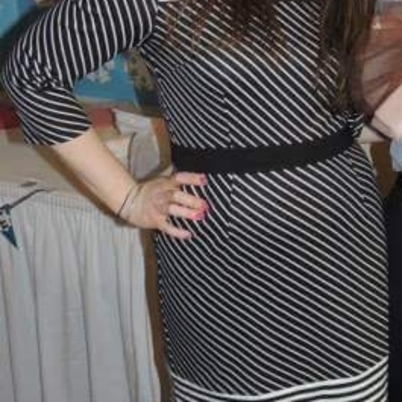 Striped 3/4 sleeve Dress - Picture 8 of 8